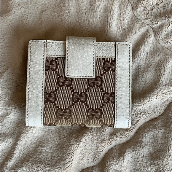 Gucci Handbags - Authentic Gucci wallet EUC